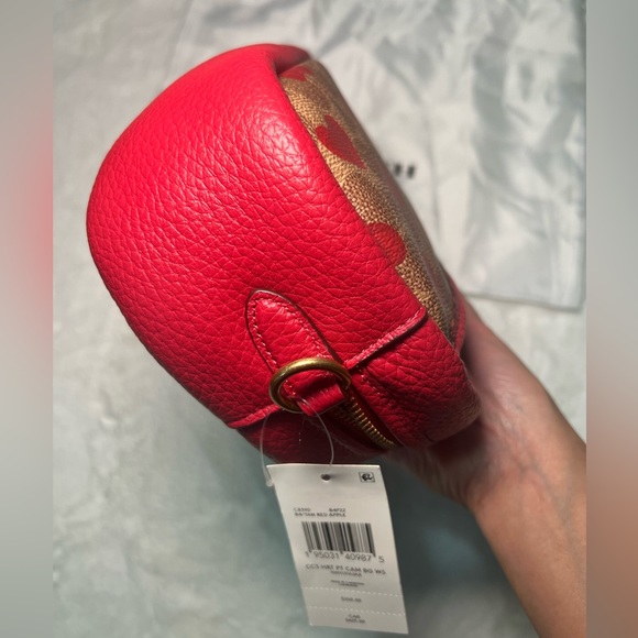 NWT Coach Camera Bag In Signature Canvas With Heart Print - Picture 5 of 6